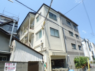 青木マンションの外観