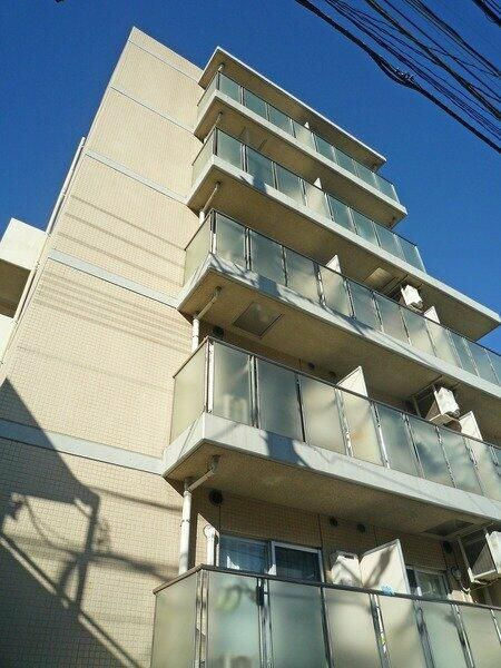 横浜市神奈川区松見町４丁目の賃貸マンションの外観