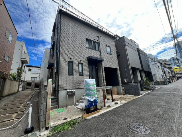 東京都渋谷区代々木3丁目　中古戸建の前面道路含む現地写真