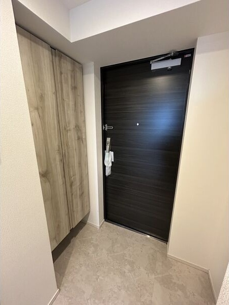 S-RESIDENCE桜本町awesomeの玄関