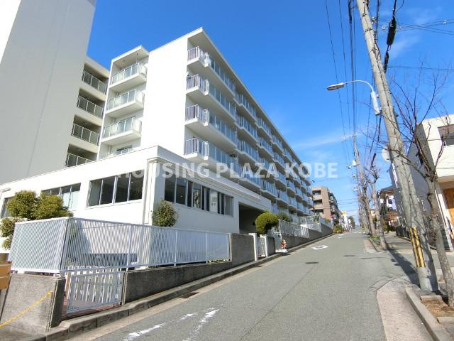 ニューライフ白川台の外観