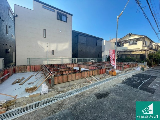 ■高槻市南松原町　新築一戸建ての前面道路含む現地写真|周辺は落ち着いた街並みの住宅地！子育てがしやすい住環境です！まだ未完成ですが、現地でしかわからない事もございます。是非一度ご覧ください。