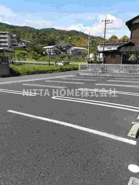 カレントの駐車場|敷地内に駐車場も完備(^^♪