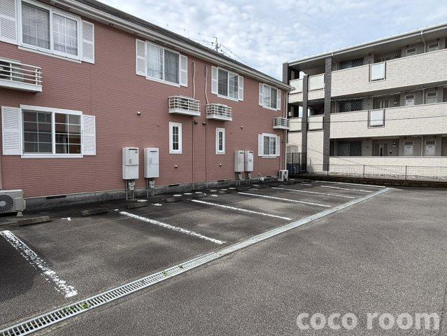 サンローズＢの駐車場