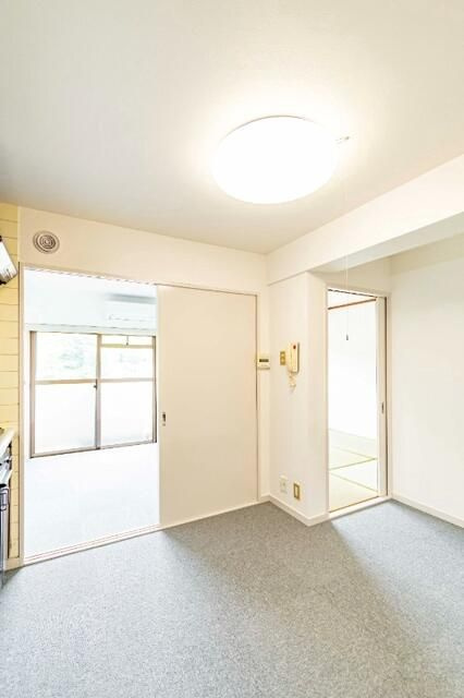 相模原市南区新戸の賃貸マンションの居間・リビング