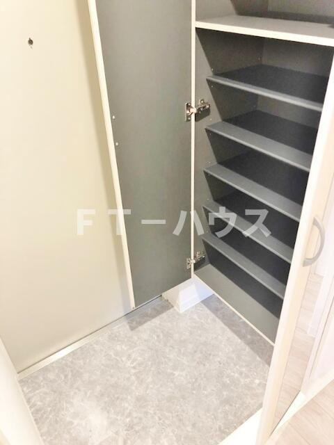 フォルトメゾン鬼高の玄関