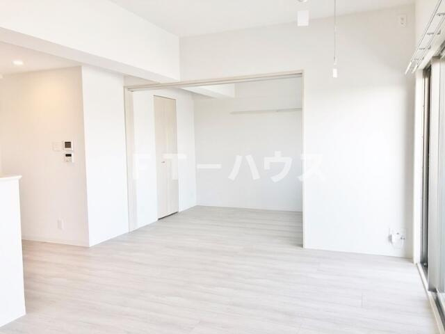 フォルトメゾン鬼高の居間・リビング