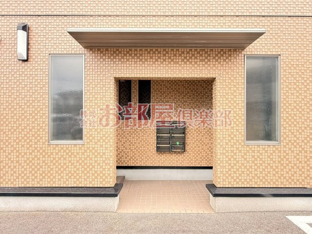 チャームビラⅡのエントランス|建物の内部です