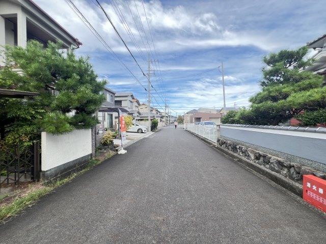 橿原市山之坊町　の前面道路含む現地写真