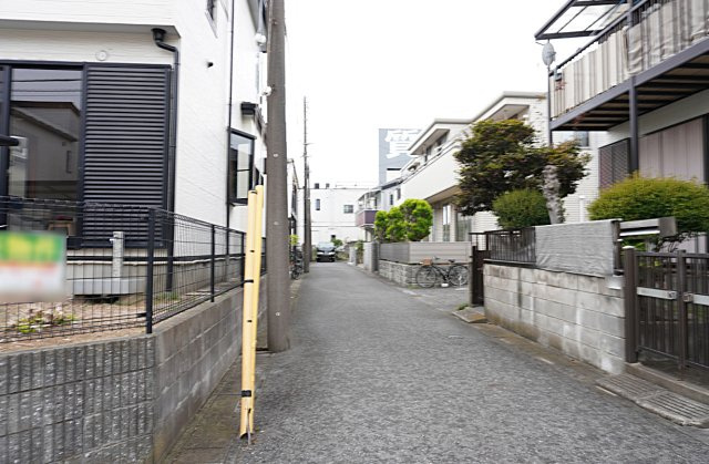 越谷市七左町1丁目 中古戸建の前面道路含む現地写真