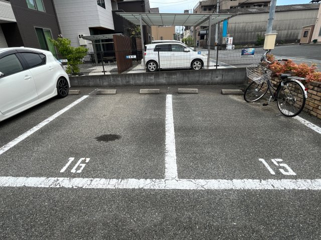 ソレーユ北条の駐車場