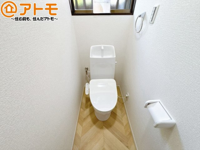 【トイレ】 | 清水区草薙杉道3丁目　中古戸建 | 年代を問わず使いやすい洗浄機能付きのトイレ♪肌への負担をも減らせるのでお子様の敏感なお肌も安心！