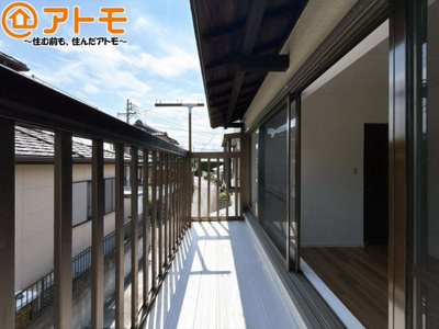 【バルコニー】 | 清水区草薙杉道3丁目　中古戸建 | 陽当りの良いバルコニーはお洗濯物はもちろんお布団もふかふかになります♪