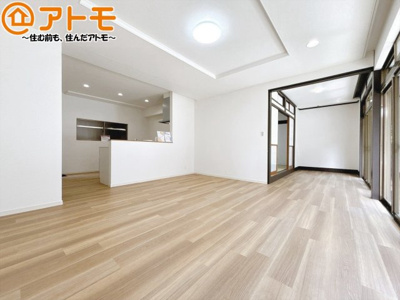 【居間・リビング】 | 清水区草薙杉道3丁目　中古戸建 | 家族団らんのイメージは、リビングを思い浮かべませんか？リビングこそ広々としたお部屋が良いですね♪