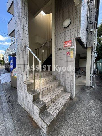 アドラブール世田谷のエントランス