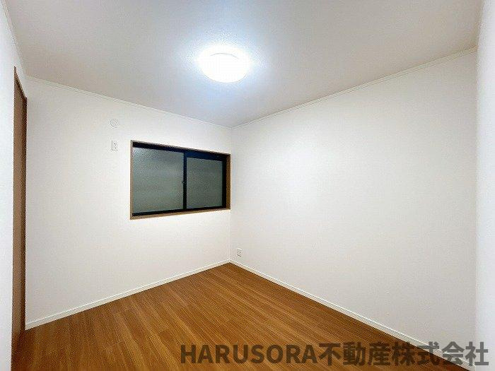 高槻市津之江町3丁目　2階建の洋室