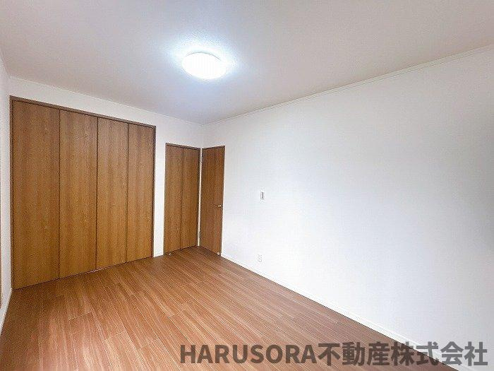 高槻市津之江町3丁目　2階建の洋室