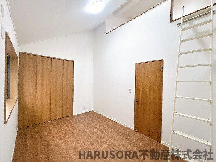 高槻市津之江町3丁目　2階建の洋室