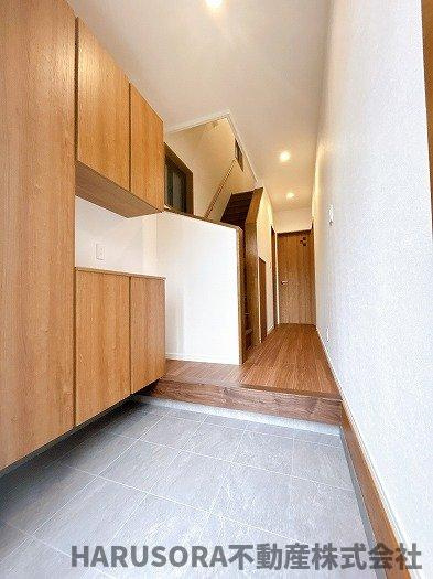 高槻市津之江町3丁目　2階建の玄関