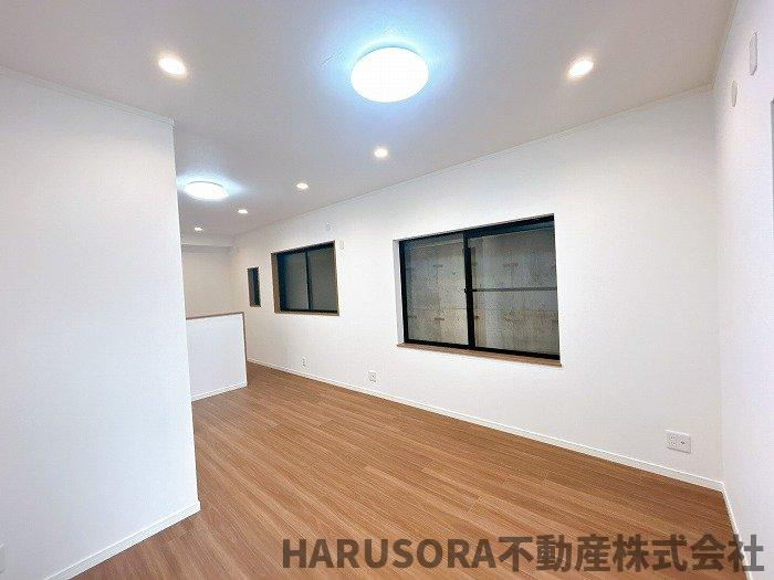 高槻市津之江町3丁目　2階建の居間・リビング