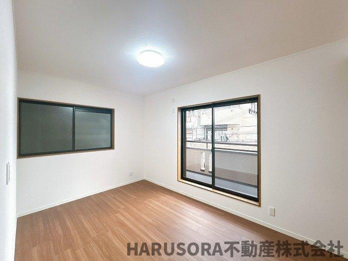 高槻市津之江町3丁目　2階建の洋室