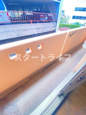 大阪市淀川区西三国４丁目の賃貸マンションのバルコニー