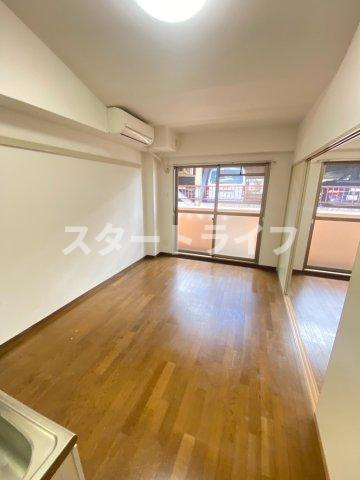 大阪市淀川区西三国４丁目の賃貸マンションの居間・リビング