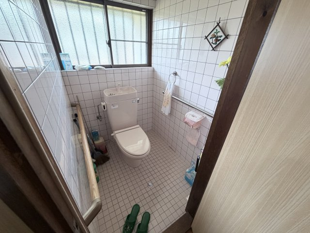 丹波市市島町上牧の中古一戸建のトイレ