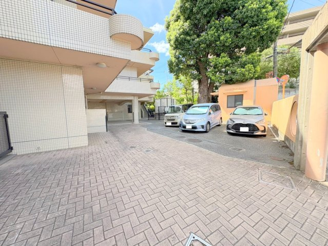 メゾン鳥居坂の駐車場