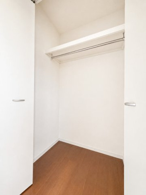 【収納】 | ◆都筑区茅ヶ崎東１丁目　中古戸建◆ | ◆室内はいつも明るい印象なので気持ちの良い朝を迎えられます。各部屋にはクローゼットを完備しており、収納が多いお家はすっきりして快適空間です。