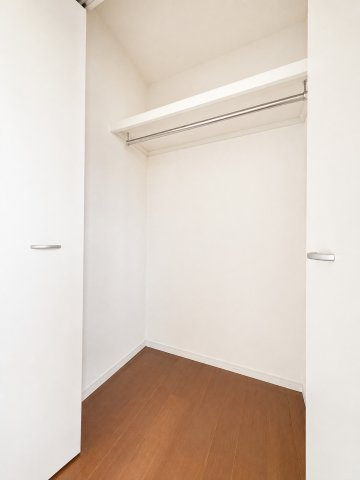 【収納】 | ◆都筑区茅ヶ崎東１丁目　中古戸建◆ | ◆室内はいつも明るい印象なので気持ちの良い朝を迎えられます。各部屋にはクローゼットを完備しており、収納が多いお家はすっきりして快適空間です。