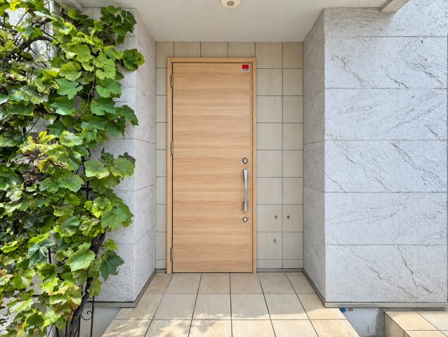【玄関】 | ◆都筑区茅ヶ崎東１丁目　中古戸建◆ | ◆土・日・祝日は、当社スタッフによる現地案内会を実施しております。もちろん平日のご案内も可能です。お気軽にご相談ください！！