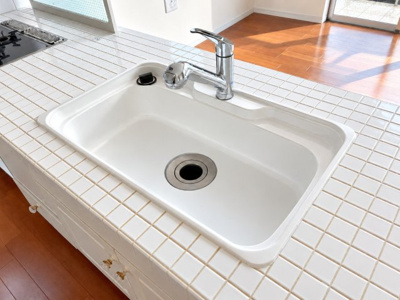 【キッチン】 | ◆都筑区茅ヶ崎東１丁目　中古戸建◆ | ◆広々したキッチンシンク。洗い物が多い時にも快適にご利用いただけます。