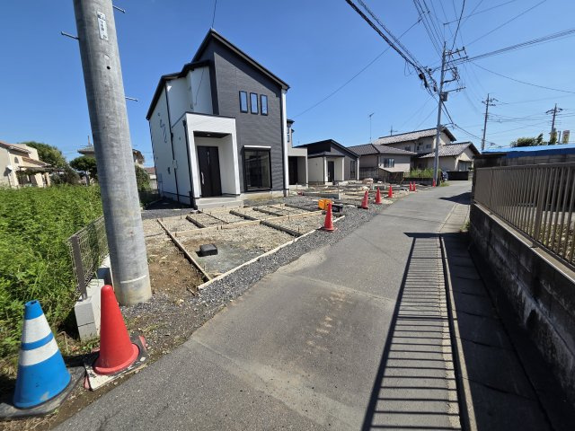 新築　太田市鳥山上町　1号棟の前面道路含む現地写真|現地写真　南側前面道路幅員約2.5ｍ