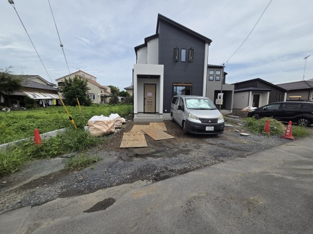 新築　太田市鳥山上町　1号棟の駐車場|現地写真　駐車は建物西側に並列3台可能です！