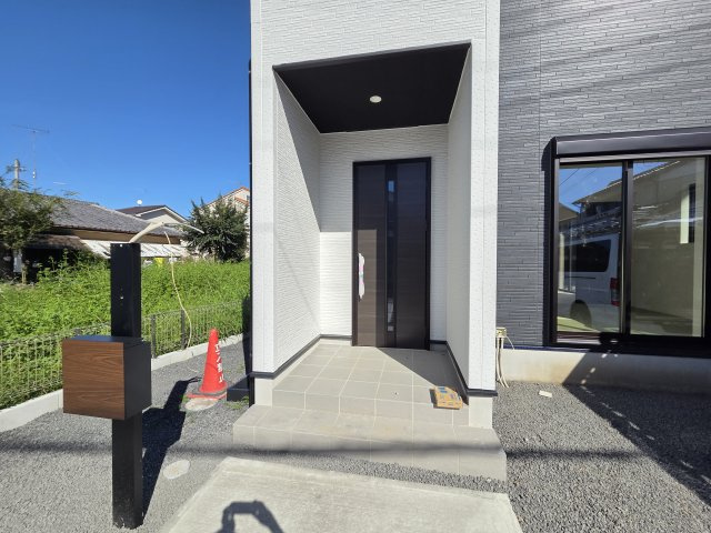 新築　太田市鳥山上町　1号棟　GRAFAREの玄関|現地写真　TVモニタードアホン付きなので防犯面も安心です！