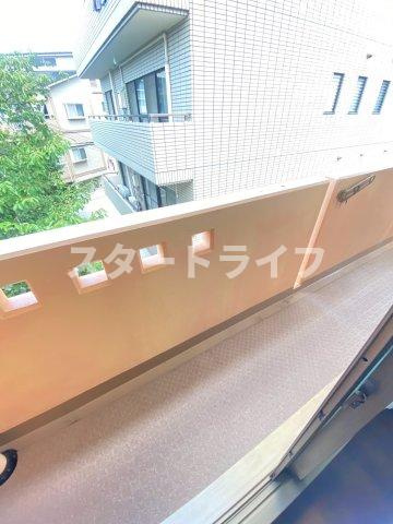 大阪市淀川区西三国４丁目の賃貸マンションのバルコニー