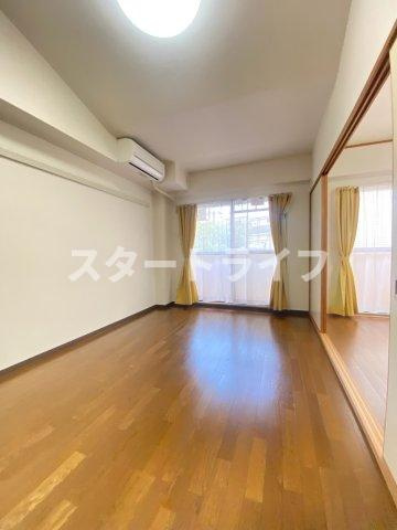 大阪市淀川区西三国４丁目の賃貸マンションの居間・リビング