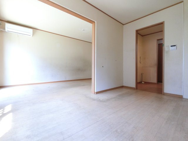 グレイスタウン蘇我 Aの居間・リビング|※反転タイプ