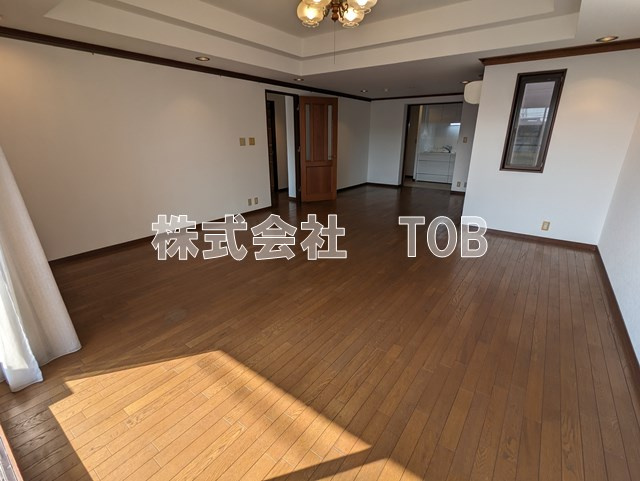 【内装】 | オリエントロイヤルハウス経堂 | リビング24.8帖　別角度