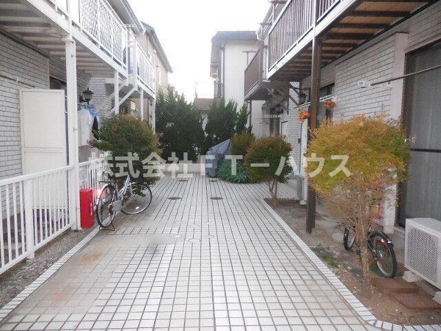 ローズアパート(Q-013)のエントランス