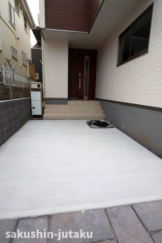 八千代台東３丁目　新築戸建の玄関