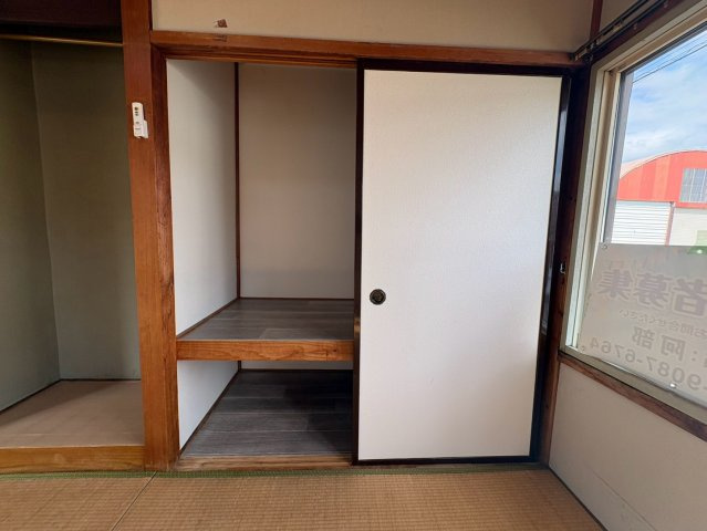 遠矢9-8貸家の収納