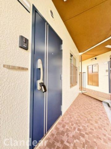 ライオンズマンション谷塚の玄関|ドキドキの新生活も、安心してスタート。ぴったりの住まいを見つけませんか？クランディアが一緒に住まい選びをサポートします‼　まずは、お気軽にお問合せください　＃クランディア