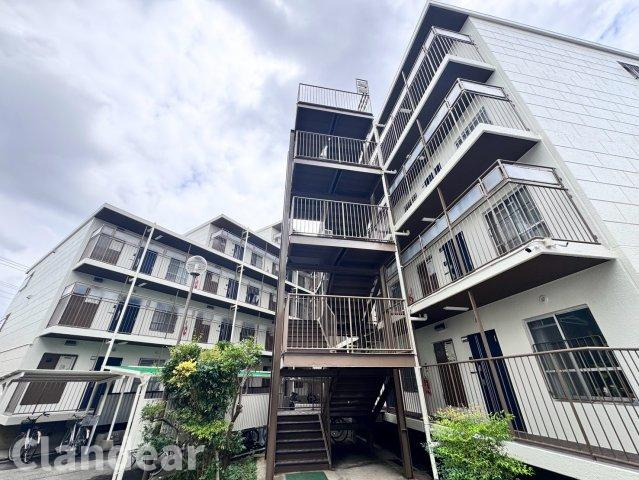 ライオンズマンション谷塚の外観|ドキドキの新生活も、安心してスタート。ぴったりの住まいを見つけませんか？クランディアが一緒に住まい選びをサポートします‼　まずは、お気軽にお問合せください　＃クランディア