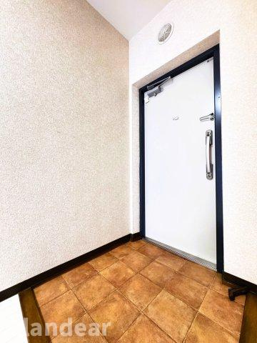 ライオンズマンション谷塚の玄関|ドキドキの新生活も、安心してスタート。ぴったりの住まいを見つけませんか？クランディアが一緒に住まい選びをサポートします‼　まずは、お気軽にお問合せください　＃クランディア