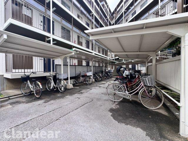 ライオンズマンション谷塚の駐輪場|ドキドキの新生活も、安心してスタート。ぴったりの住まいを見つけませんか？クランディアが一緒に住まい選びをサポートします‼　まずは、お気軽にお問合せください　＃クランディア