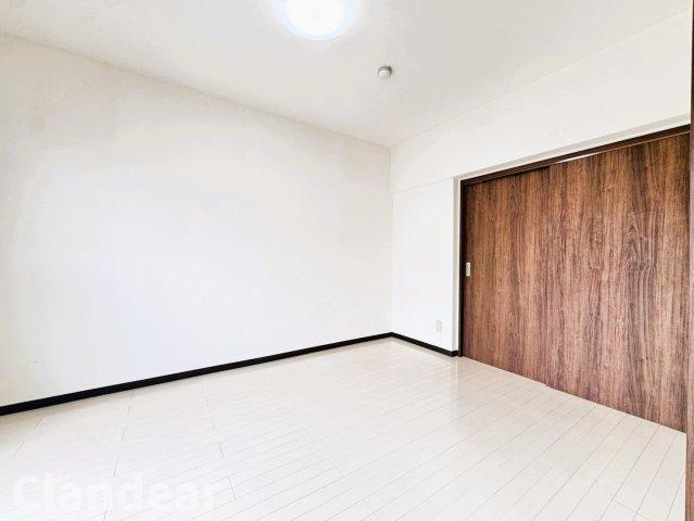 ライオンズマンション谷塚の寝室|ドキドキの新生活も、安心してスタート。ぴったりの住まいを見つけませんか？クランディアが一緒に住まい選びをサポートします‼　まずは、お気軽にお問合せください　＃クランディア