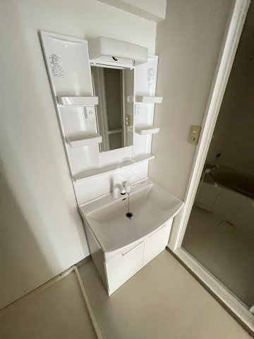 ドエル北堀江　堀江小学校の独立洗面台|ドエル北堀江　洗面台