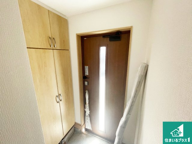 ■枚方市長尾東町　新築一戸建ての玄関|シューズボックスにはたくさんの靴が収納できるので玄関周りはいつもスッキリ！ご家族が増えても安心！